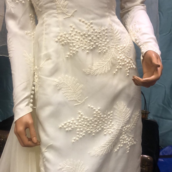 VINTAGE BRIDAL ORIGINALS SLIM DRESS NON DETACHABLE TRAIN ZIPPER BACK BUTTONS 4 - Picture 6 of 17